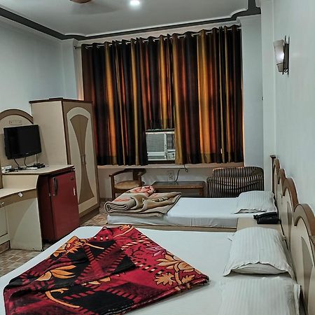Hotel Yatri International Нью-Дели Экстерьер фото