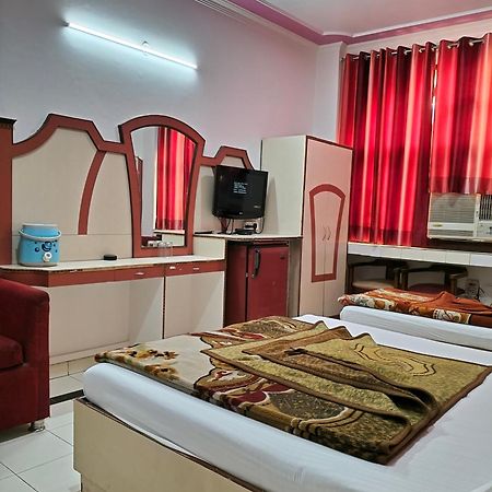 Hotel Yatri International Нью-Дели Экстерьер фото