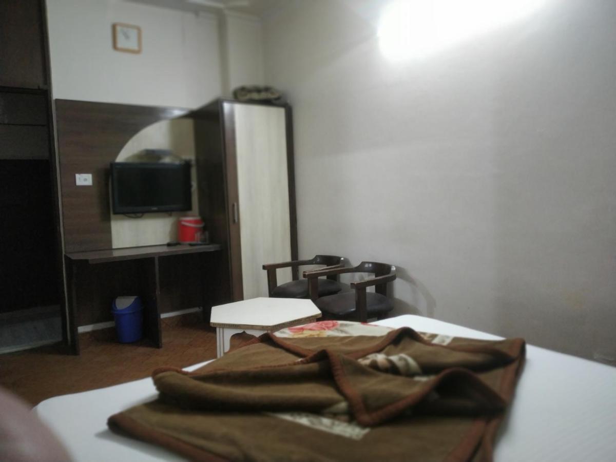 Hotel Yatri International Нью-Дели Экстерьер фото