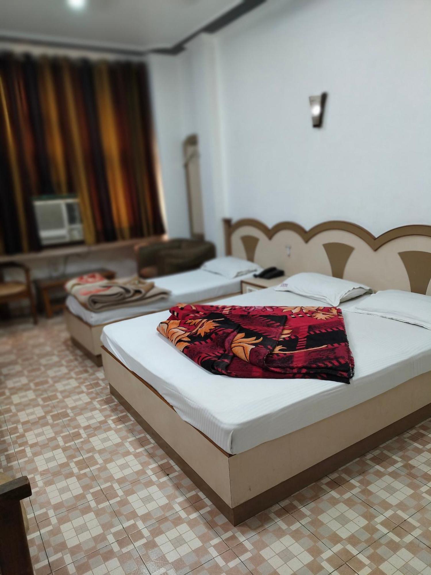 Hotel Yatri International Нью-Дели Номер фото