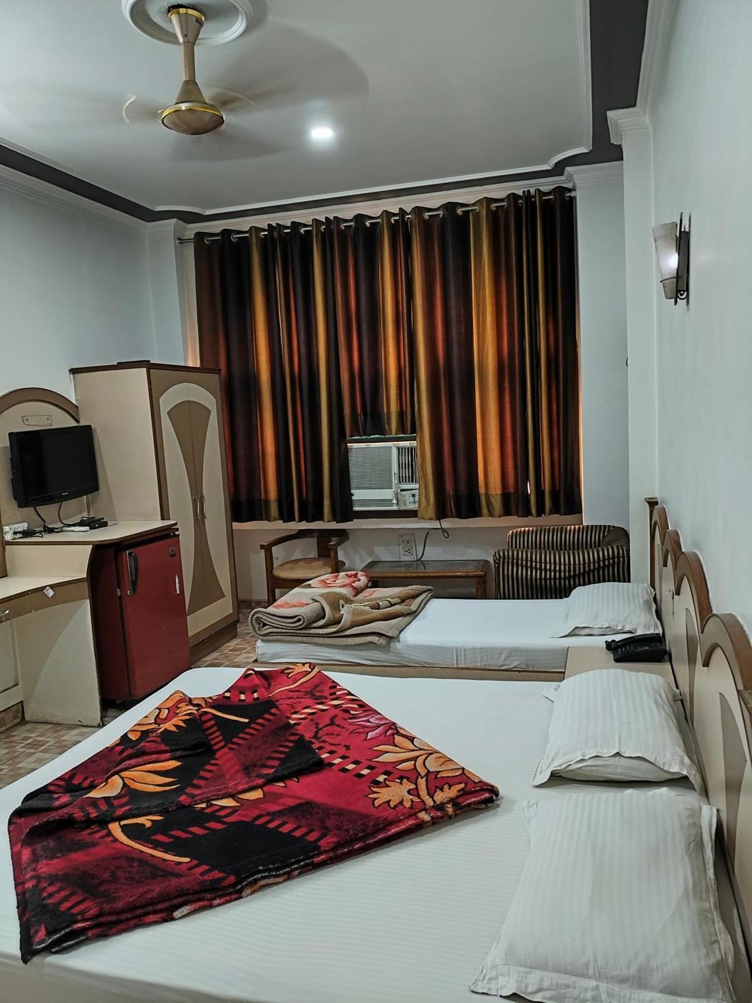 Hotel Yatri International Нью-Дели Номер фото