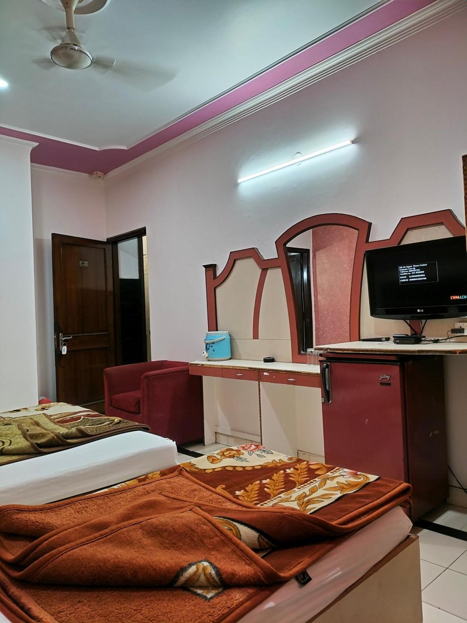 Hotel Yatri International Нью-Дели Номер фото