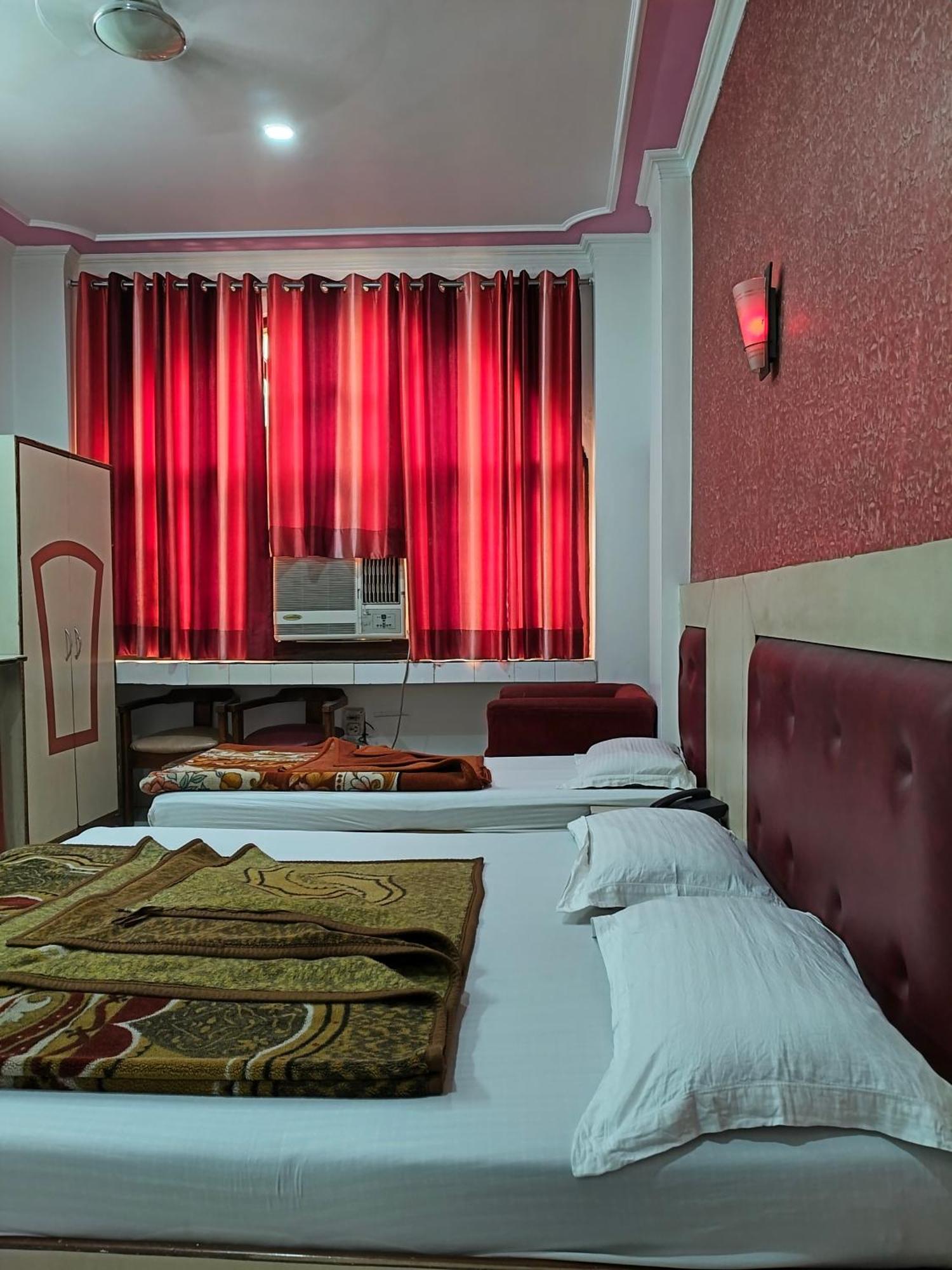 Hotel Yatri International Нью-Дели Экстерьер фото