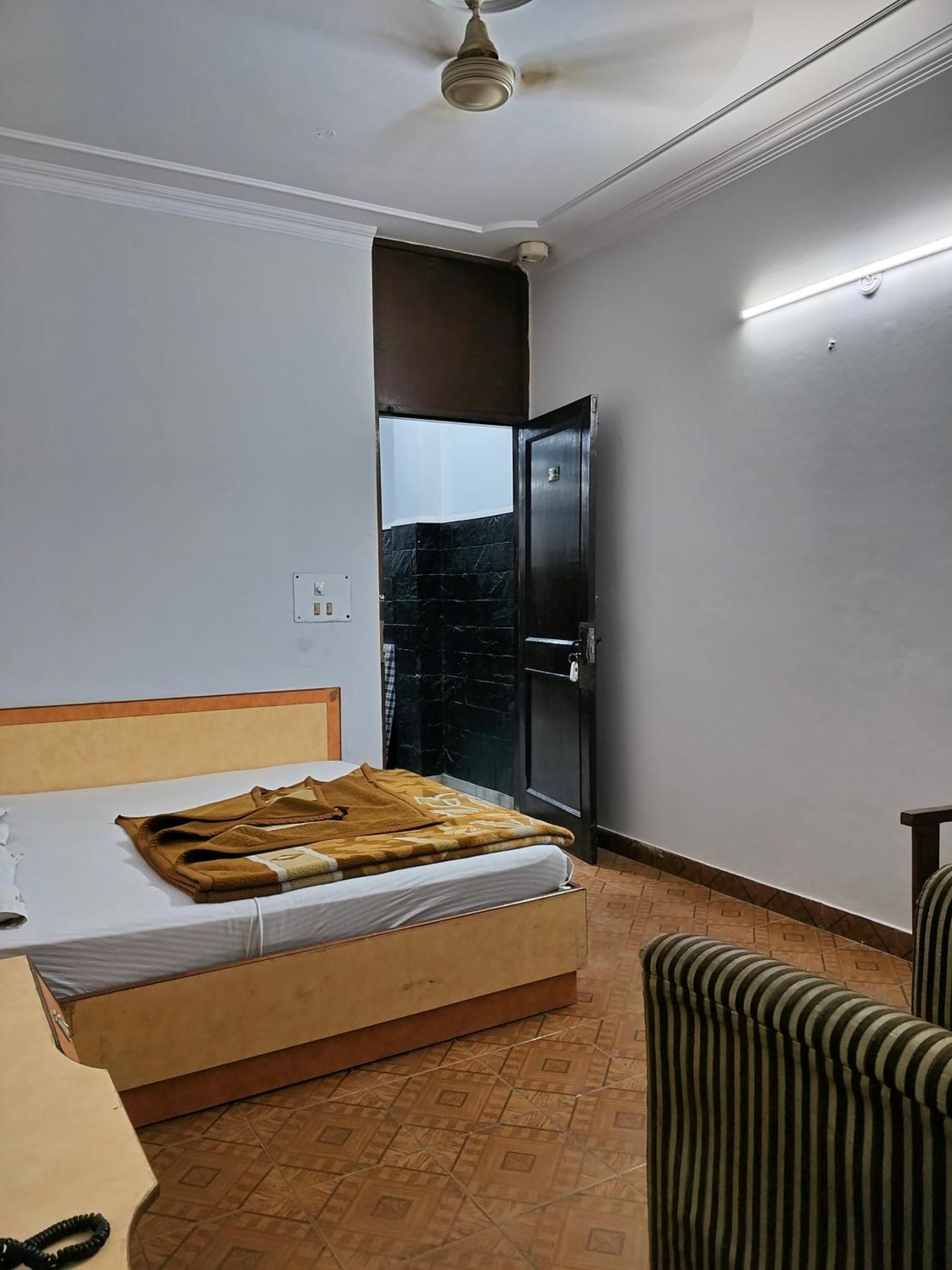 Hotel Yatri International Нью-Дели Номер фото