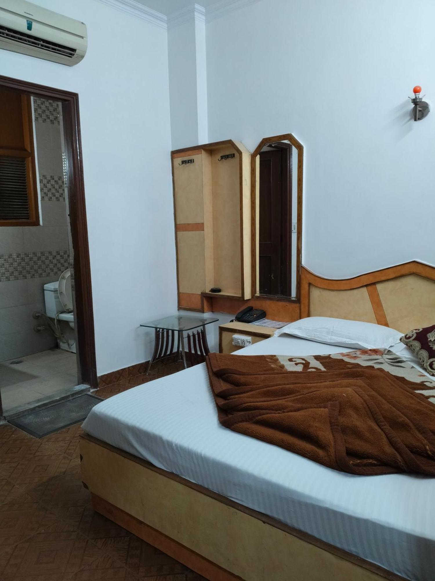 Hotel Yatri International Нью-Дели Номер фото
