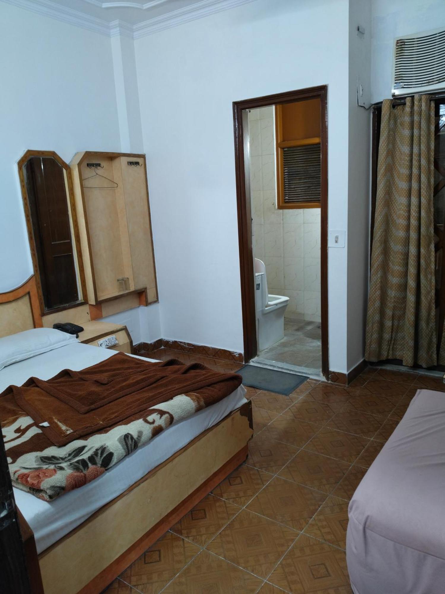 Hotel Yatri International Нью-Дели Номер фото