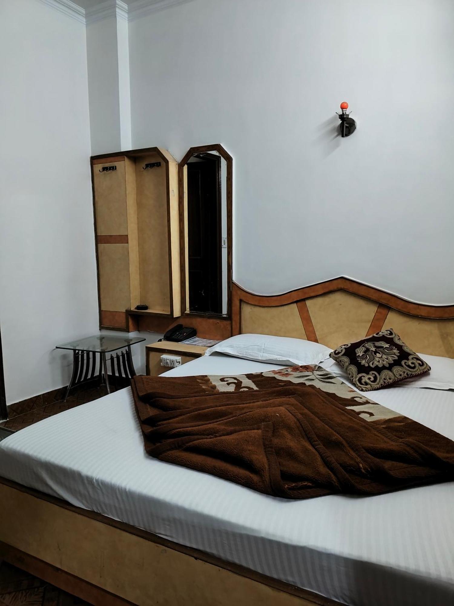 Hotel Yatri International Нью-Дели Номер фото