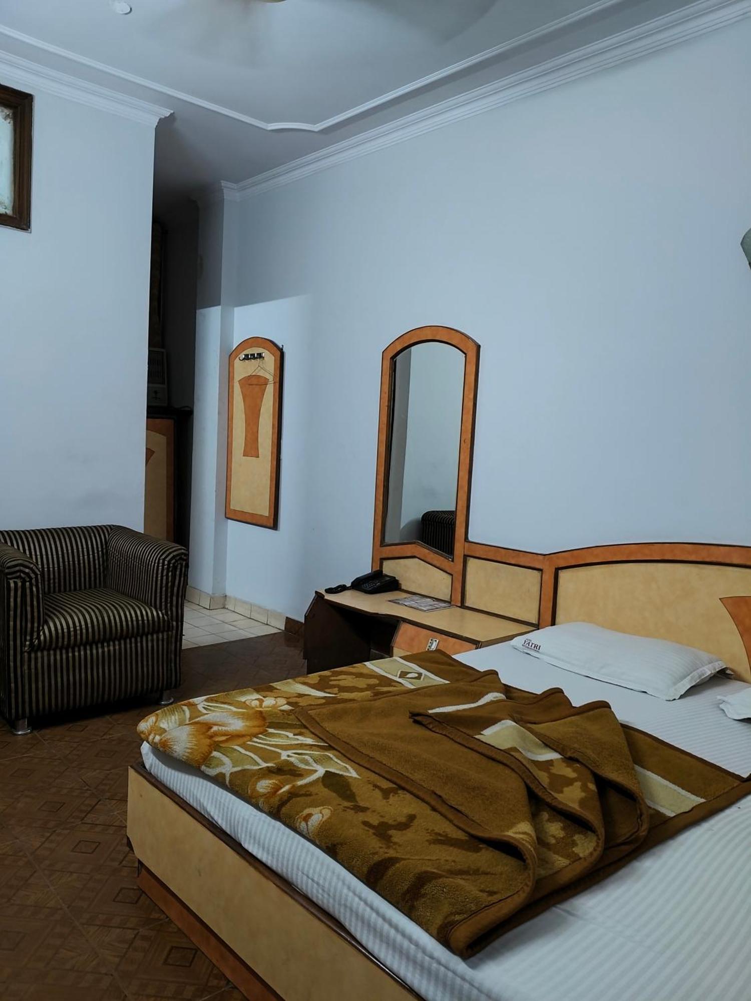 Hotel Yatri International Нью-Дели Номер фото