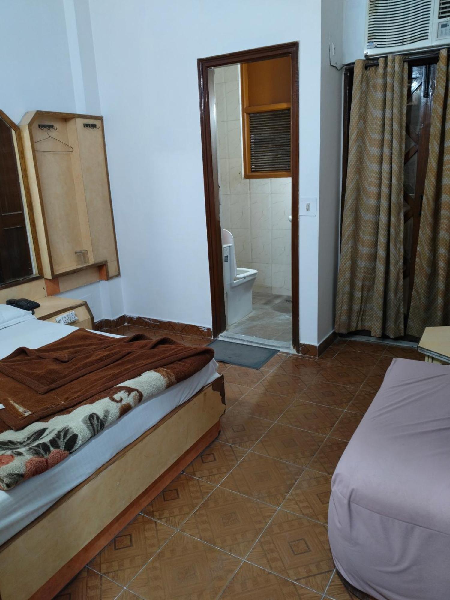 Hotel Yatri International Нью-Дели Номер фото