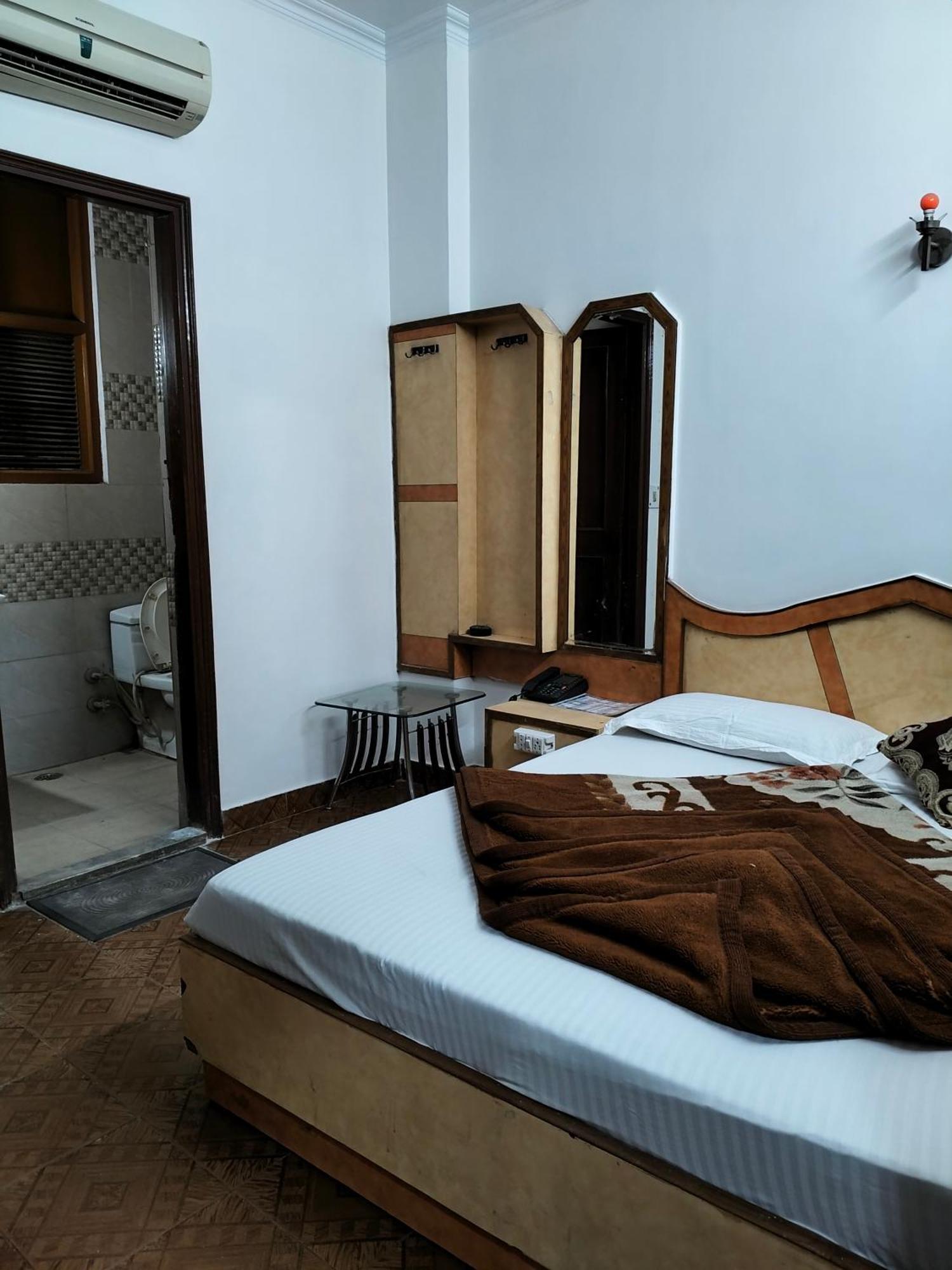 Hotel Yatri International Нью-Дели Номер фото