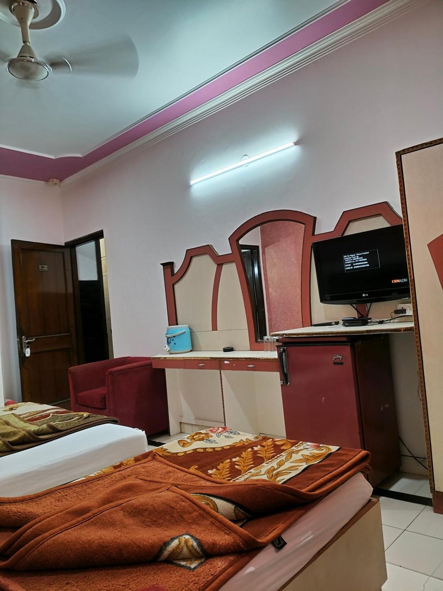 Hotel Yatri International Нью-Дели Номер фото