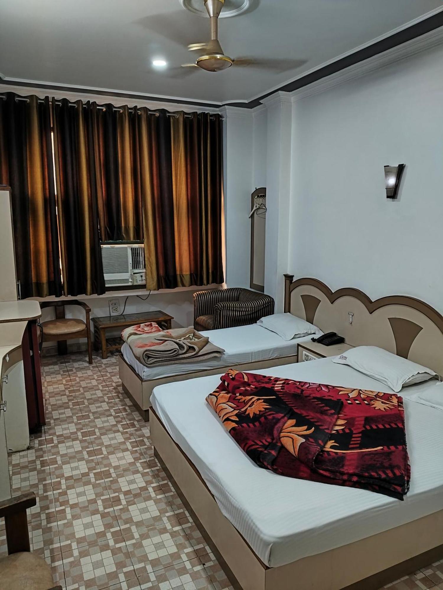 Hotel Yatri International Нью-Дели Номер фото