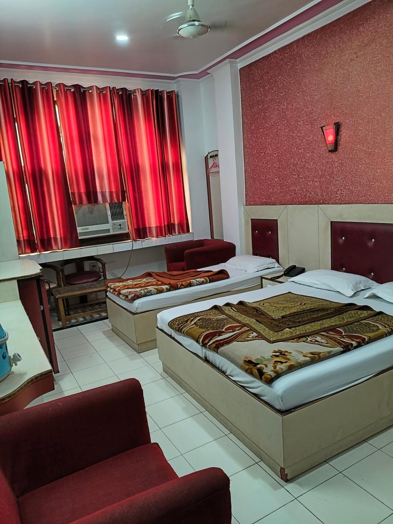 Hotel Yatri International Нью-Дели Номер фото
