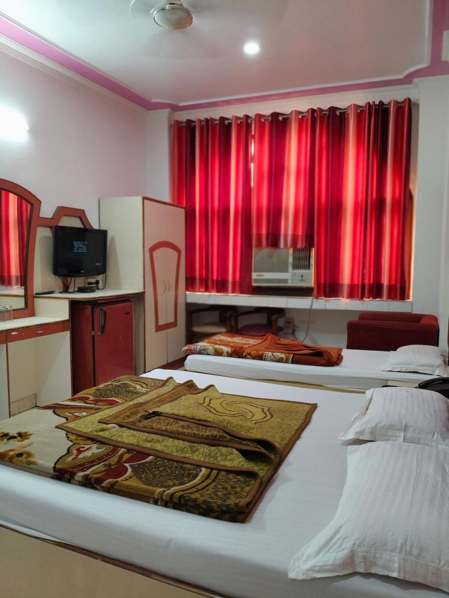 Hotel Yatri International Нью-Дели Номер фото