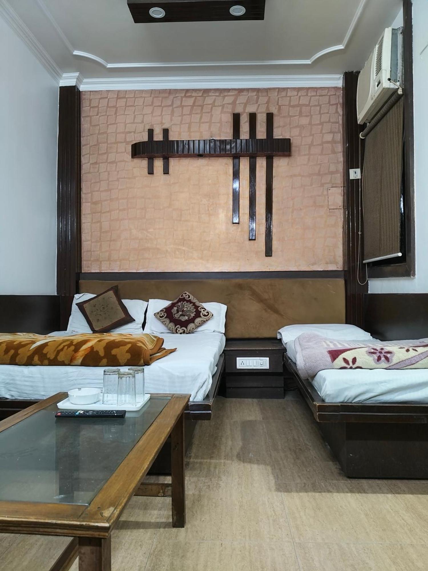 Hotel Yatri International Нью-Дели Экстерьер фото