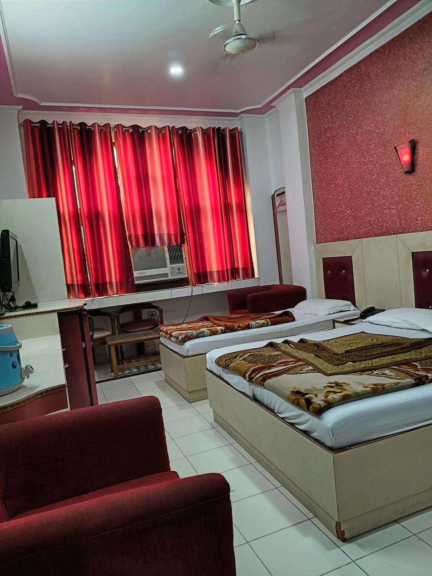 Hotel Yatri International Нью-Дели Номер фото