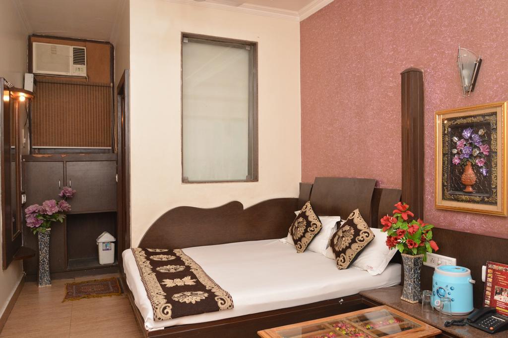 Hotel Yatri International Нью-Дели Экстерьер фото