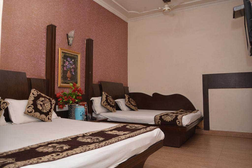 Hotel Yatri International Нью-Дели Экстерьер фото