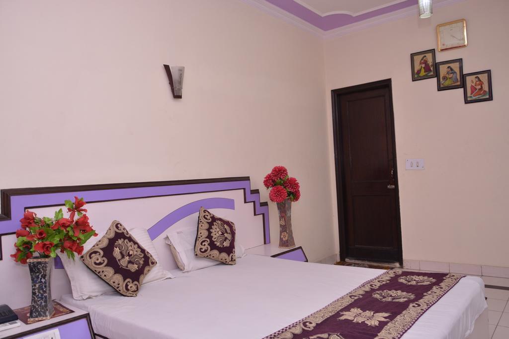 Hotel Yatri International Нью-Дели Экстерьер фото