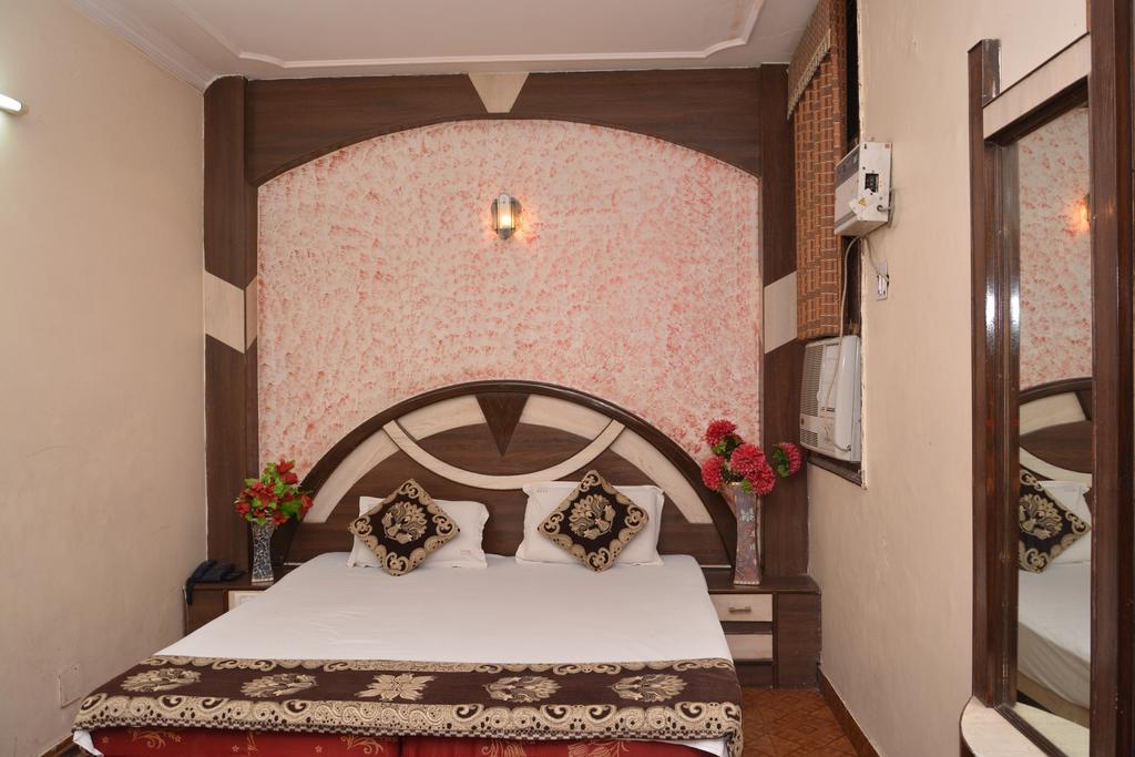 Hotel Yatri International Нью-Дели Экстерьер фото