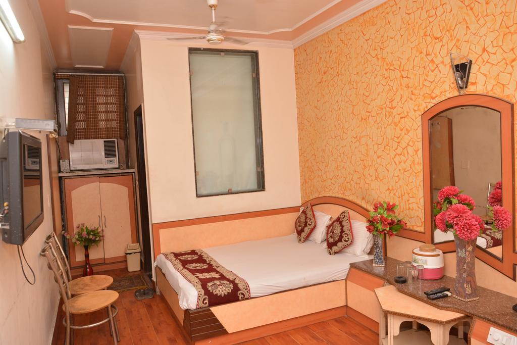 Hotel Yatri International Нью-Дели Экстерьер фото