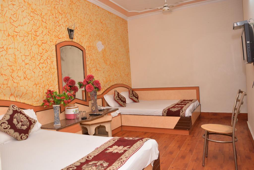 Hotel Yatri International Нью-Дели Экстерьер фото