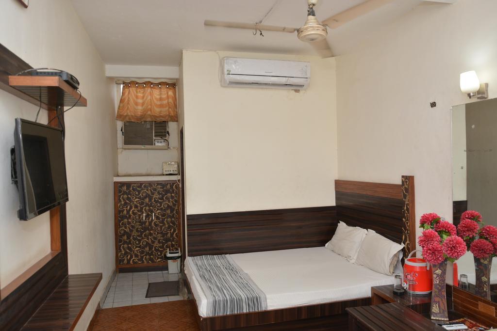 Hotel Yatri International Нью-Дели Экстерьер фото