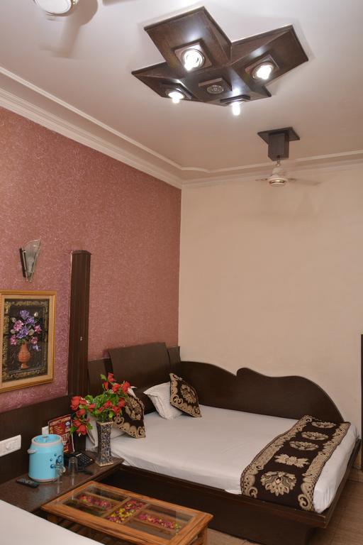 Hotel Yatri International Нью-Дели Экстерьер фото