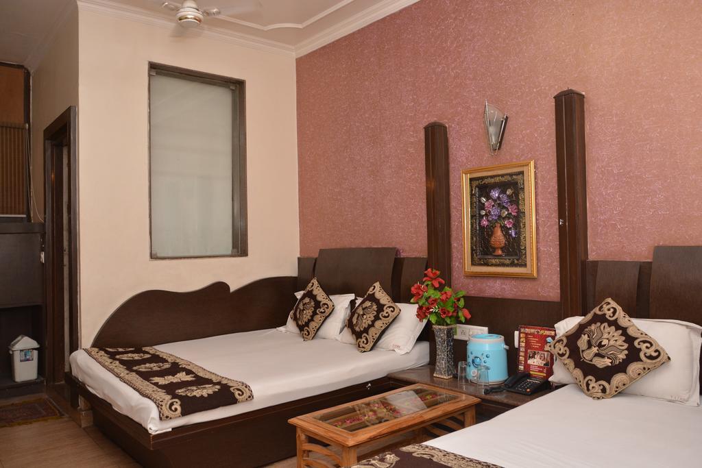 Hotel Yatri International Нью-Дели Экстерьер фото