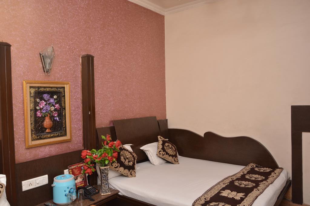 Hotel Yatri International Нью-Дели Экстерьер фото