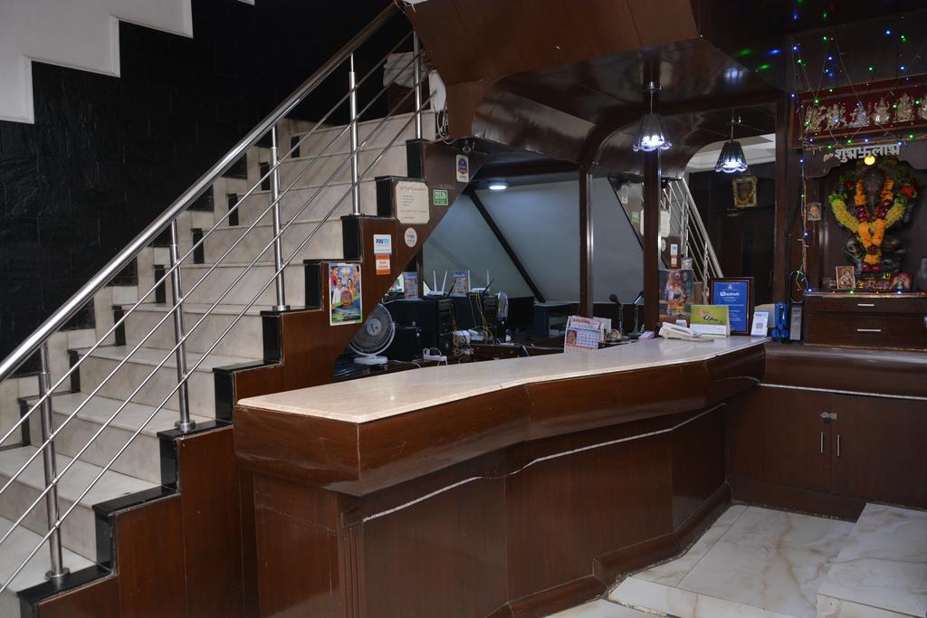 Hotel Yatri International Нью-Дели Экстерьер фото