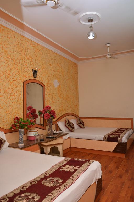 Hotel Yatri International Нью-Дели Экстерьер фото