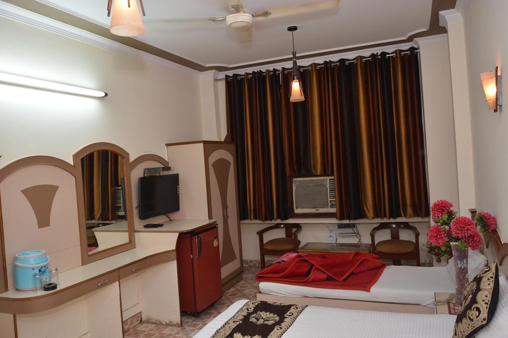 Hotel Yatri International Нью-Дели Экстерьер фото