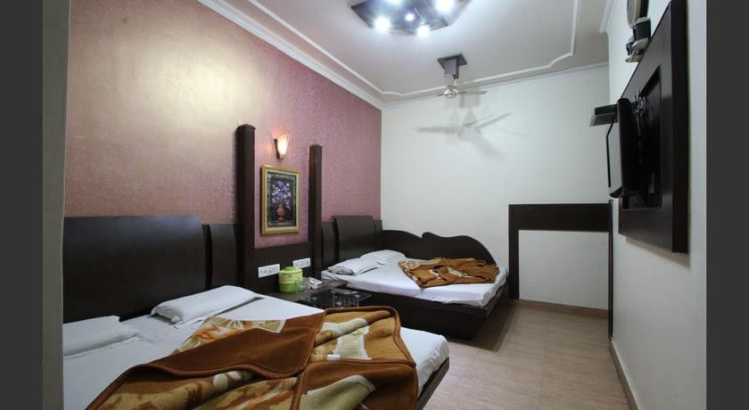 Hotel Yatri International Нью-Дели Экстерьер фото